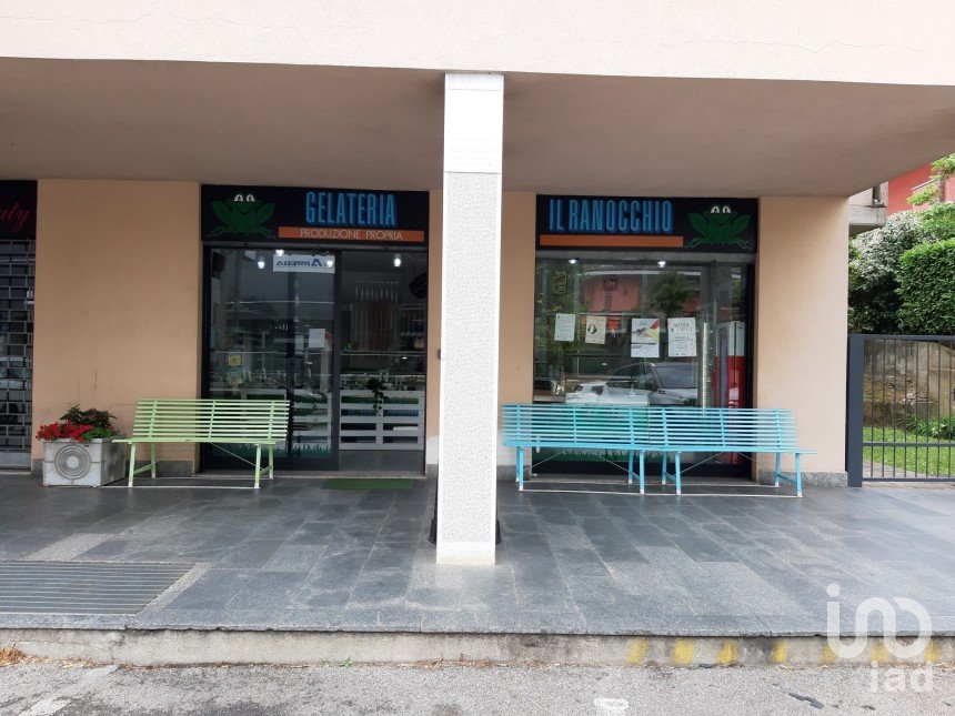 Negozio / locale commerciale di 120 m² in Bernareggio (20881)