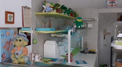 Negozio / locale commerciale di 120 m² in Bernareggio (20881)