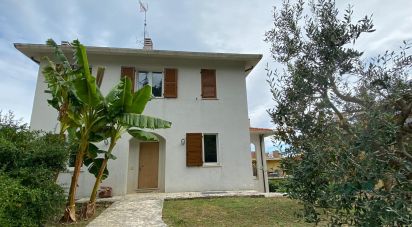House 0 rooms of 434 m² in Acquaviva Picena (63075)
