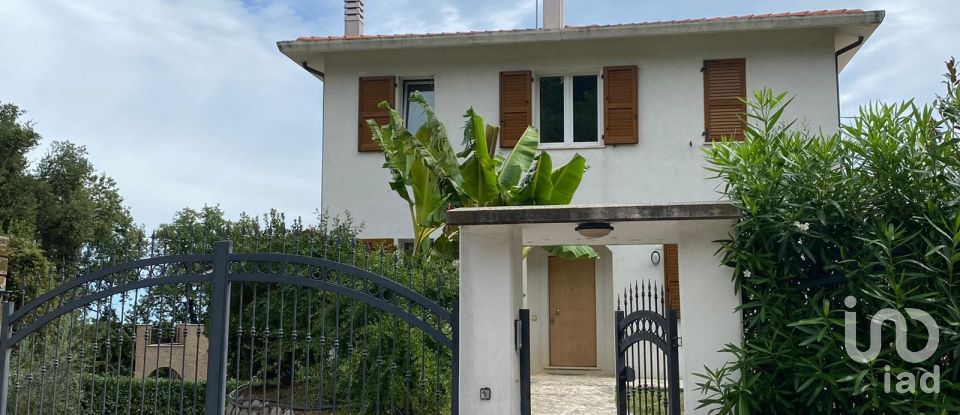 Casa 0 locali di 434 m² in Acquaviva Picena (63075)