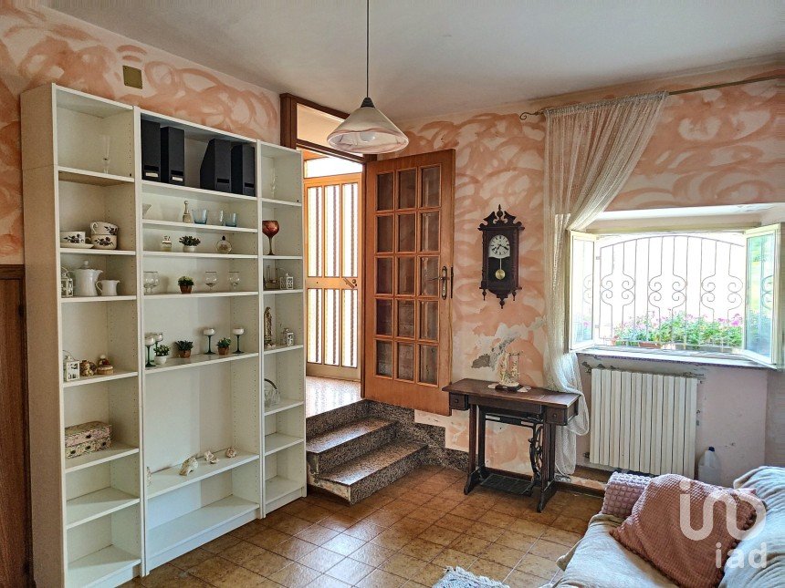House 10 rooms of 130 m² in Massignano (63061)