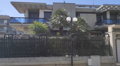 Villa Bifamiliare 13 locali di 550 m² in San Severo (71016)