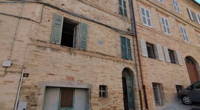Various surfaces 7 rooms of 204 sq m in Fermo (63900)