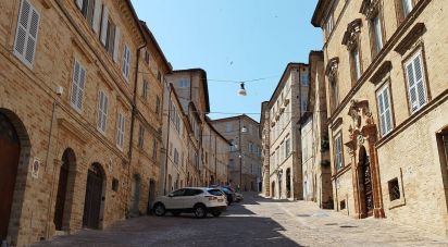 Varie superfici 7 locali di 204 m² a Fermo (63900)