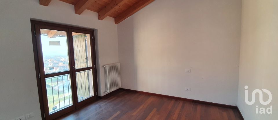 Three-room apartment of 109 m² in Palazzago (24030)