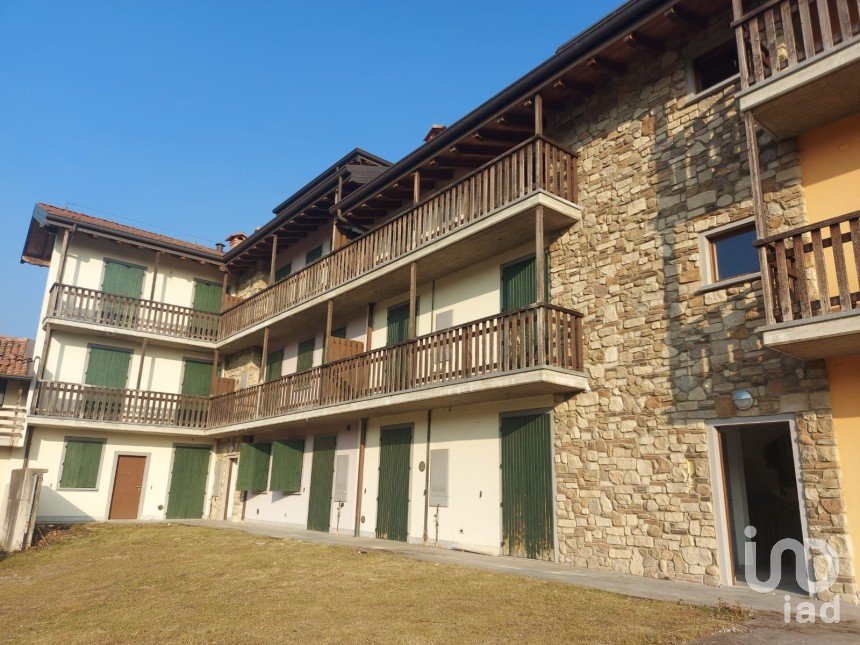 Three-room apartment of 108 m² in Palazzago (24030)