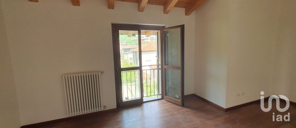 Four-room apartment of 210 m² in Palazzago (24030)