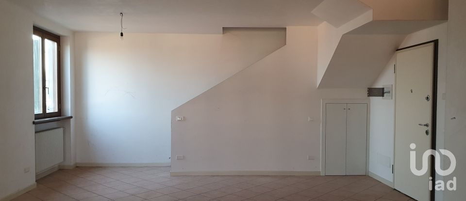 Three-room apartment of 83 m² in Palazzago (24030)