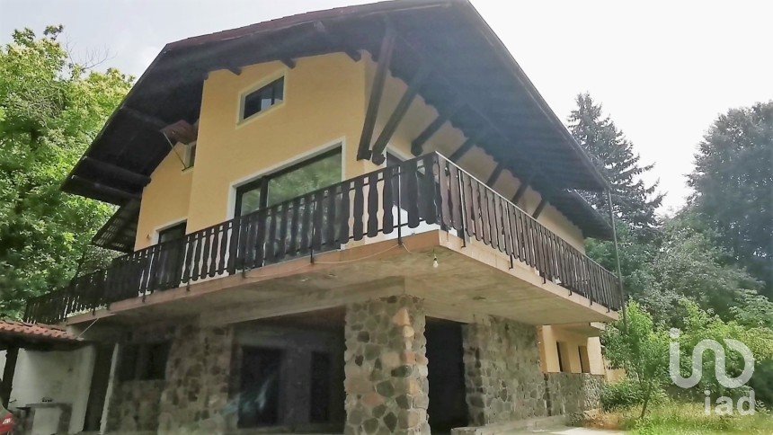 Casa indipendente / Villa 5 locali di 140 m² in Pontinvrea (17042)
