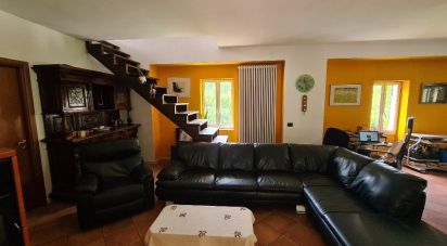 Casa indipendente / Villa 6 locali di 220 m² in Savona (17100)