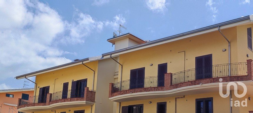 Hotel 6 rooms of 96 m² in Giulianova (64021)