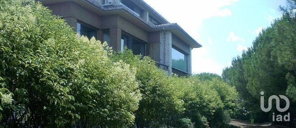 House 27 rooms of 950 m² in Ancona (60121)