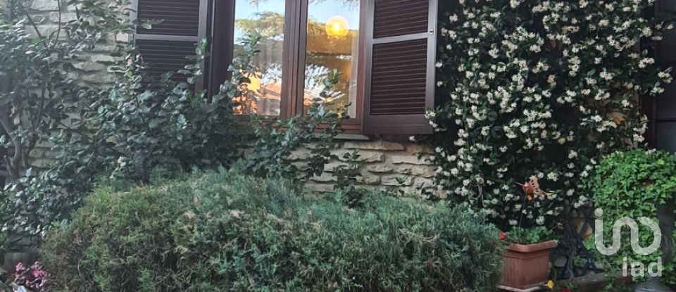 Villa Bifamiliare 18 locali di 300 m² in Cerreto d'Esi (60043)