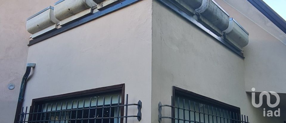 Villa Bifamiliare 18 locali di 300 m² in Cerreto d'Esi (60043)