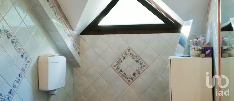 Villa Bifamiliare 18 locali di 300 m² in Cerreto d'Esi (60043)