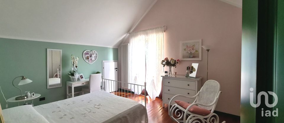 Villa Bifamiliare 18 locali di 300 m² in Cerreto d'Esi (60043)