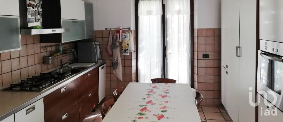 Villa Bifamiliare 18 locali di 300 m² in Cerreto d'Esi (60043)