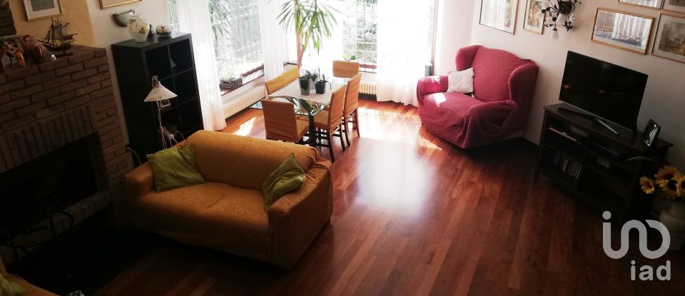 Villa Bifamiliare 18 locali di 300 m² in Cerreto d'Esi (60043)