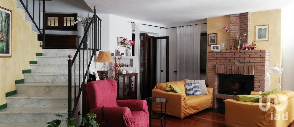 Villa Bifamiliare 18 locali di 300 m² in Cerreto d'Esi (60043)