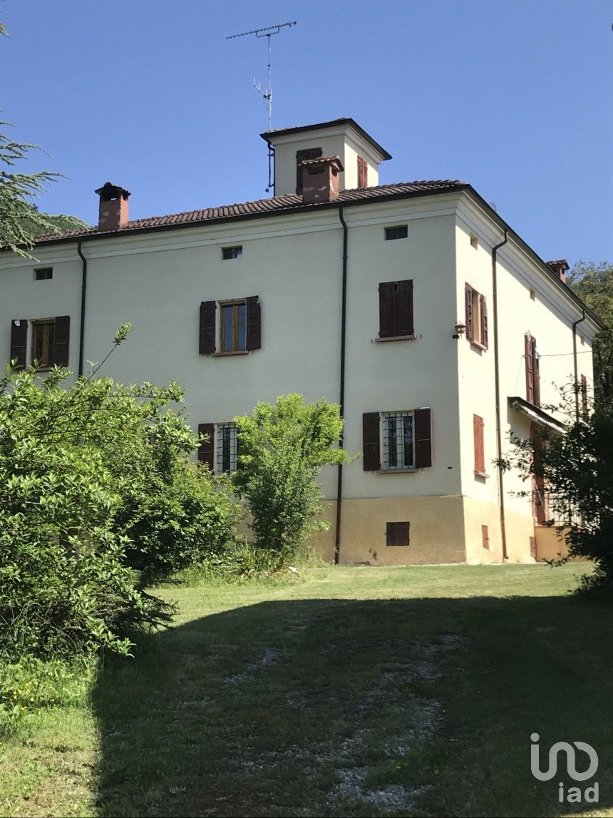 House 13 rooms of 615 m² in Prignano sulla Secchia (41048)