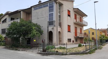 Casa indipendente / Villa 0 locali di 273 m² in Foligno (06034)
