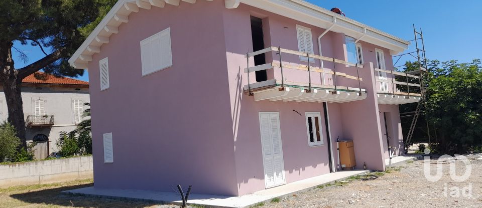Apartment 5 rooms of 113 sq m in Morro d'Oro (64020)