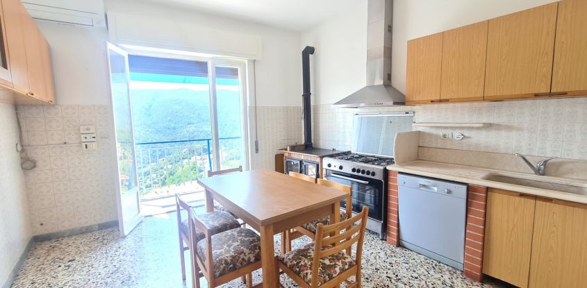 Appartamento 5 locali di 102 m² a Vado Ligure (17047)