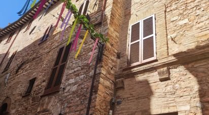 Hotel-ristorante di 1.125 m² in Spello (06038)