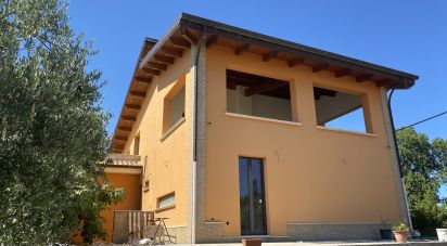 Casa indipendente / Villa 4 locali di 410 m² in Controguerra (64010)