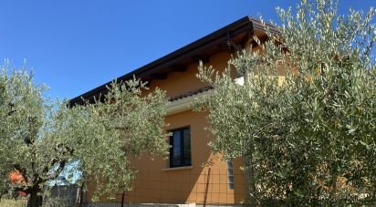 Casa indipendente / Villa 4 locali di 410 m² in Controguerra (64010)