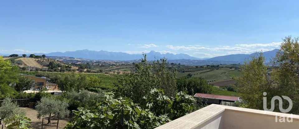 Casa indipendente / Villa 4 locali di 410 m² in Controguerra (64010)