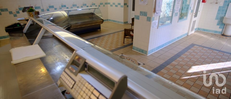 Negozio / locale commerciale di 155 m² in Fabriano (60044)