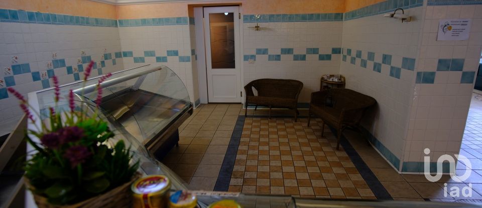 Negozio / locale commerciale di 155 m² in Fabriano (60044)