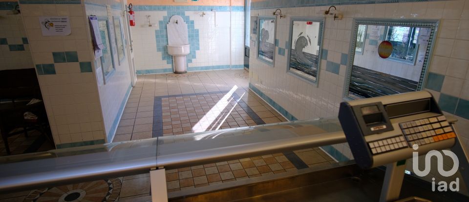 Negozio / locale commerciale di 155 m² in Fabriano (60044)