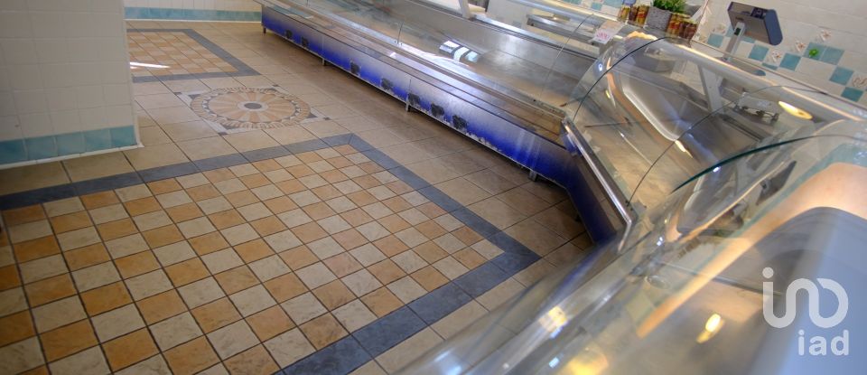 Negozio / locale commerciale di 155 m² in Fabriano (60044)