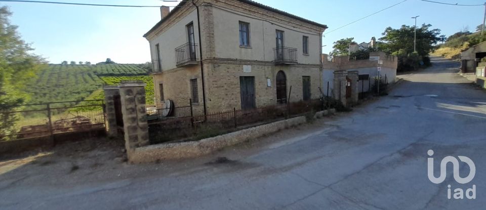 Rustico 10 locali di 500 m² in Notaresco (64024)