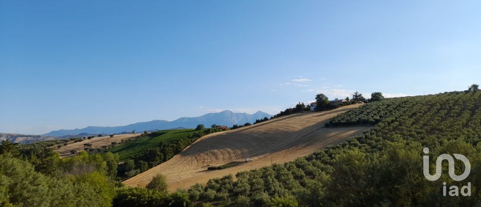 Rustico 10 locali di 500 m² in Notaresco (64024)