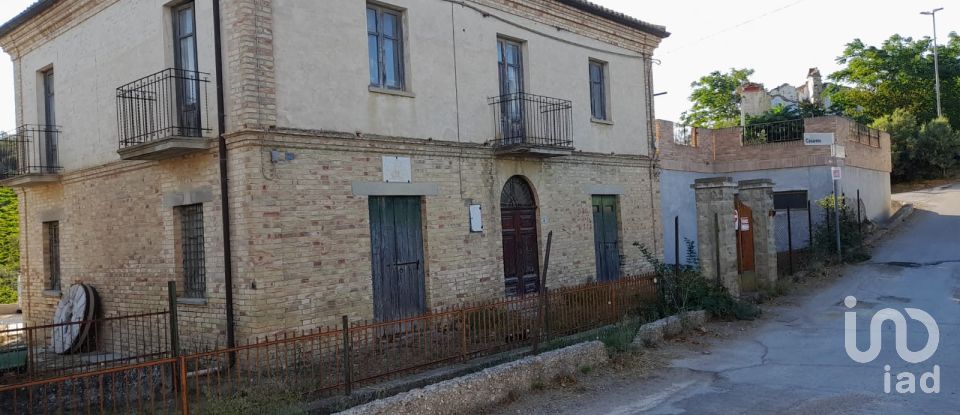 Country house 10 rooms of 500 m² in Notaresco (64024)