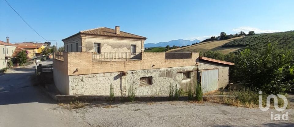 Rustico 10 locali di 500 m² in Notaresco (64024)
