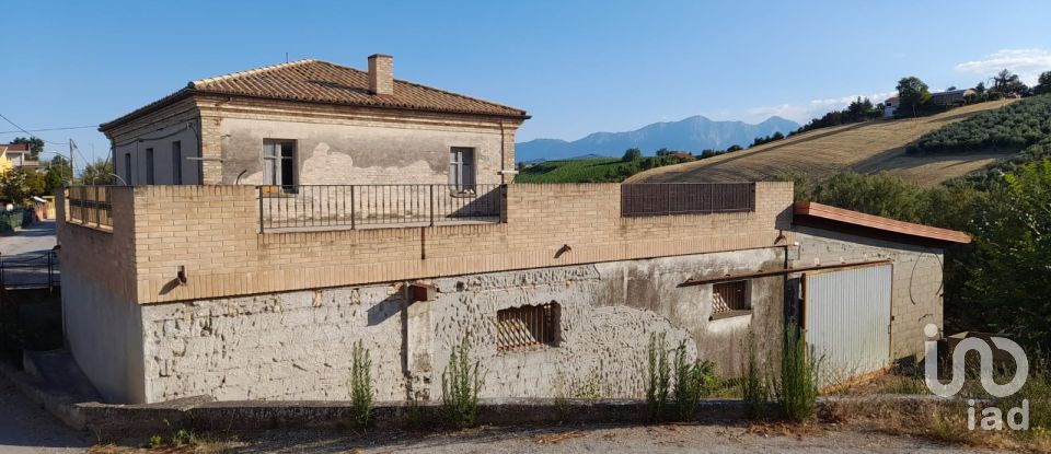 Rustico 10 locali di 500 m² in Notaresco (64024)