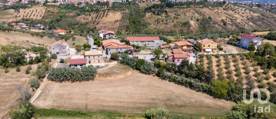 Rustico 10 locali di 500 m² in Notaresco (64024)