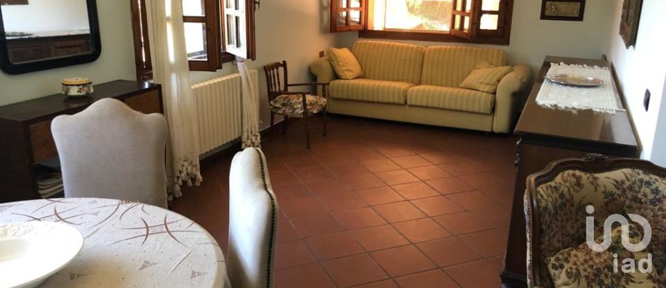 Town house 11 rooms of 550 m² in Silvi (64028)
