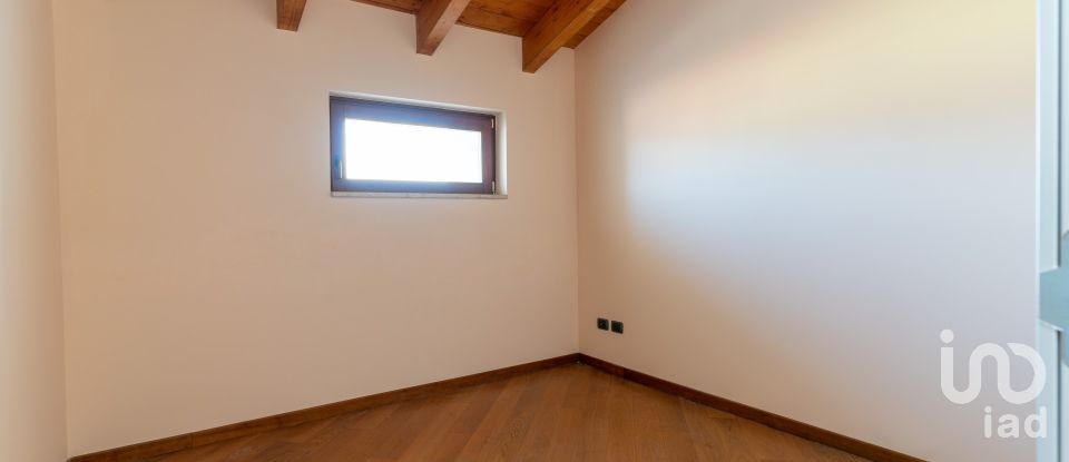 Apartment 6 rooms of 165 sq m in Giulianova (64021)