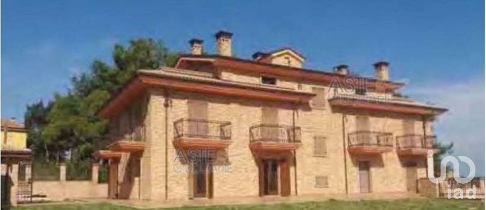 Casa indipendente 17 locali di 624 m² in Senigallia (60019)