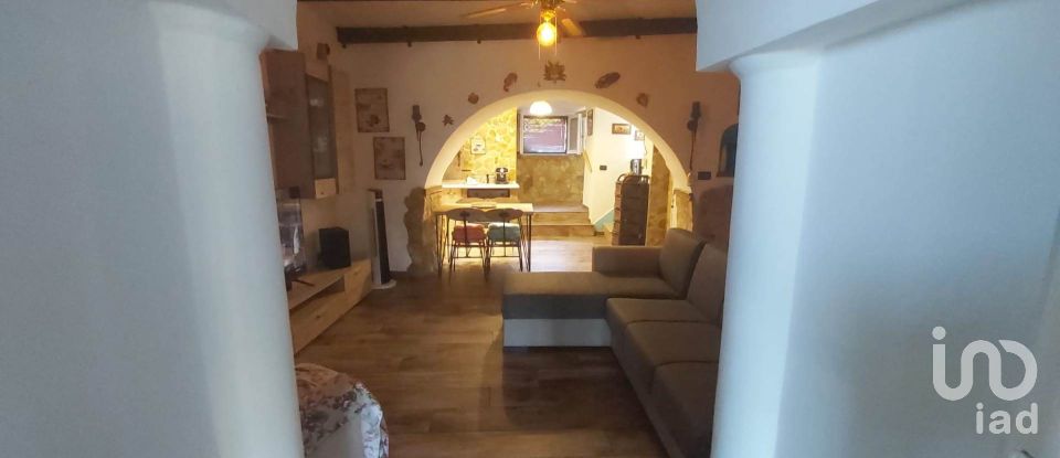 House 7 rooms of 200 m² in Falerna (88042)