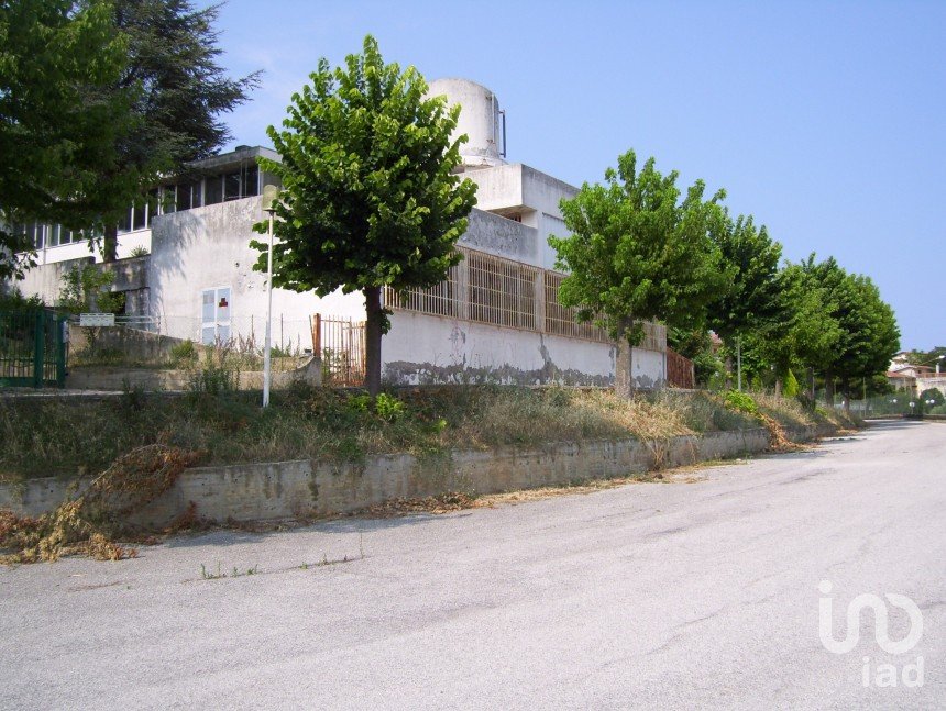 Casa 20 locali di 1.500 m² in Roseto degli Abruzzi (64026)