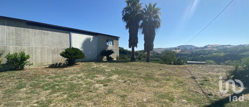 Rustico 12 locali di 450 m² in Petritoli (63848)