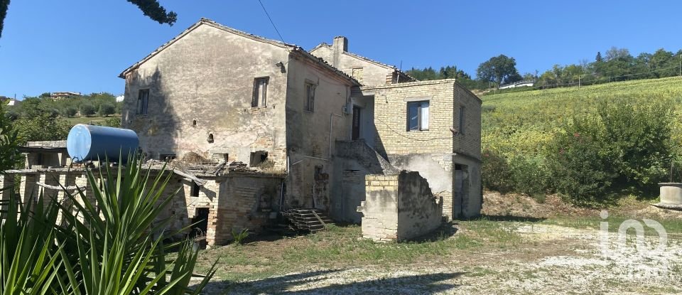 Rustico 12 locali di 450 m² in Petritoli (63848)