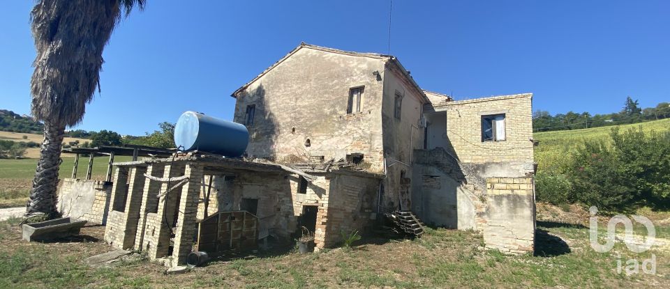 Rustico 12 locali di 450 m² in Petritoli (63848)