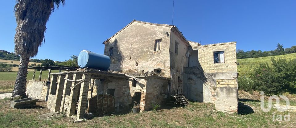 Rustico 12 locali di 450 m² in Petritoli (63848)